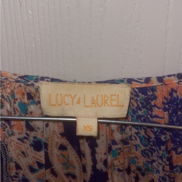 Beautiful blouse - Picture 3 of 3